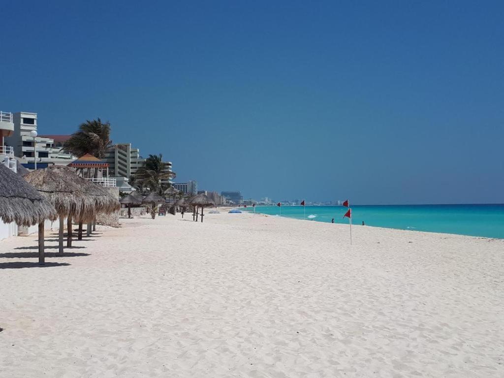 Departamentos Al Lado Del Mar En Zona Hotelera Канкун Екстериор снимка