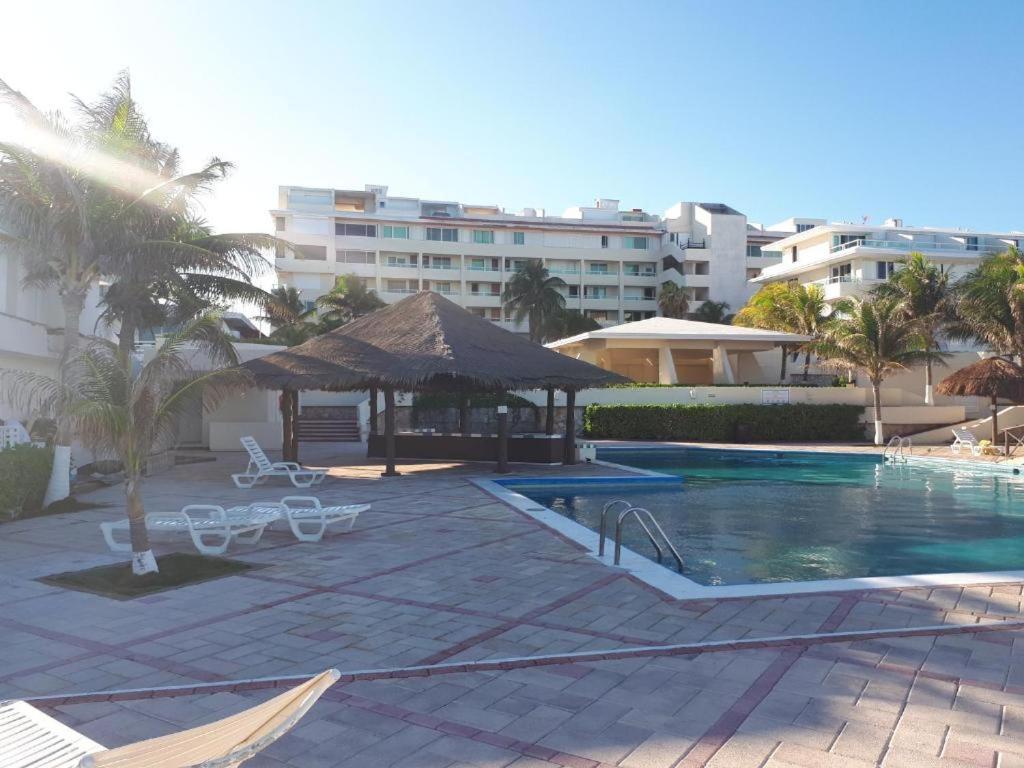 Departamentos Al Lado Del Mar En Zona Hotelera Канкун Екстериор снимка